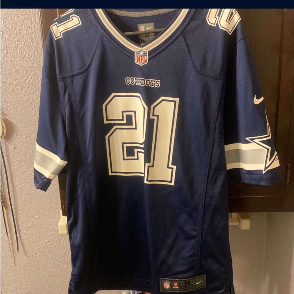 Ezekiel Elliot’s Dallas Cowboy jersey/ Brand is Nike/ Size is Medium